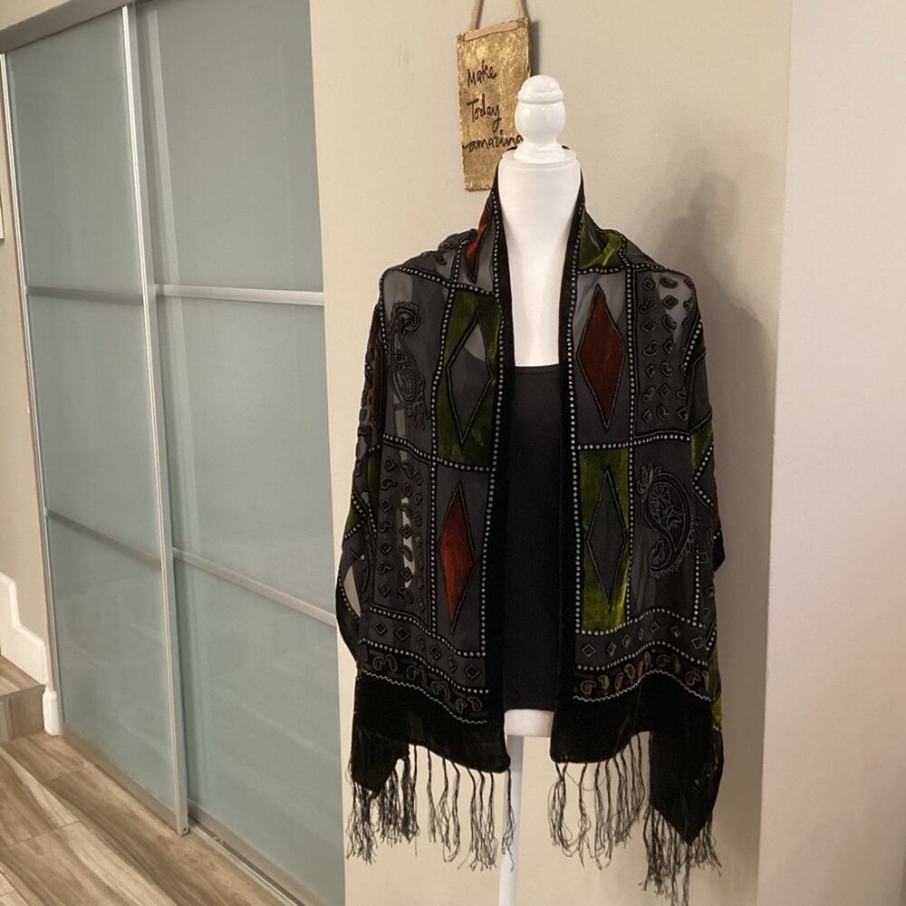 Women’s Black Scarf With Shapes in the Velvet & Nylon/Polyester - Preloved.